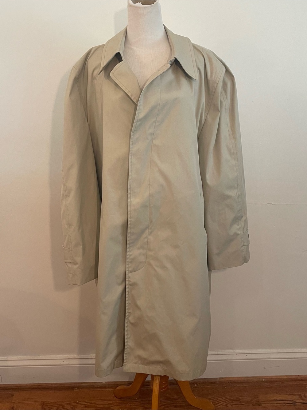 London Fog Light Beige Single-Breasted Trench Coat removable liner, size 46